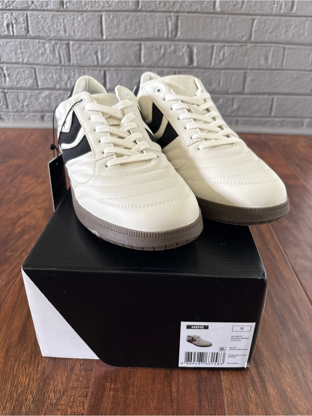 Madden NYC Menโs White Sport Casual Sneakers- Size 11